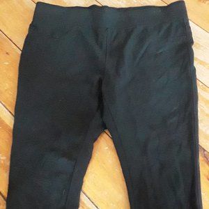 Black capri pant